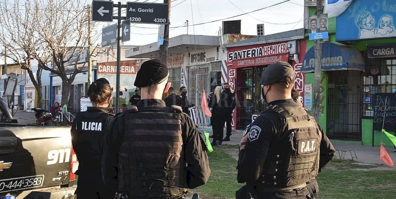 Un herido y cuatro clientes en shock tras un tiroteo contra una barbería en Peñaloza y Gorriti