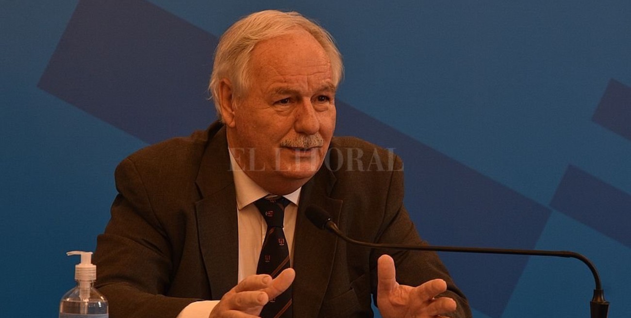 Legisladores revisan las contradicciones del fiscal de Estado