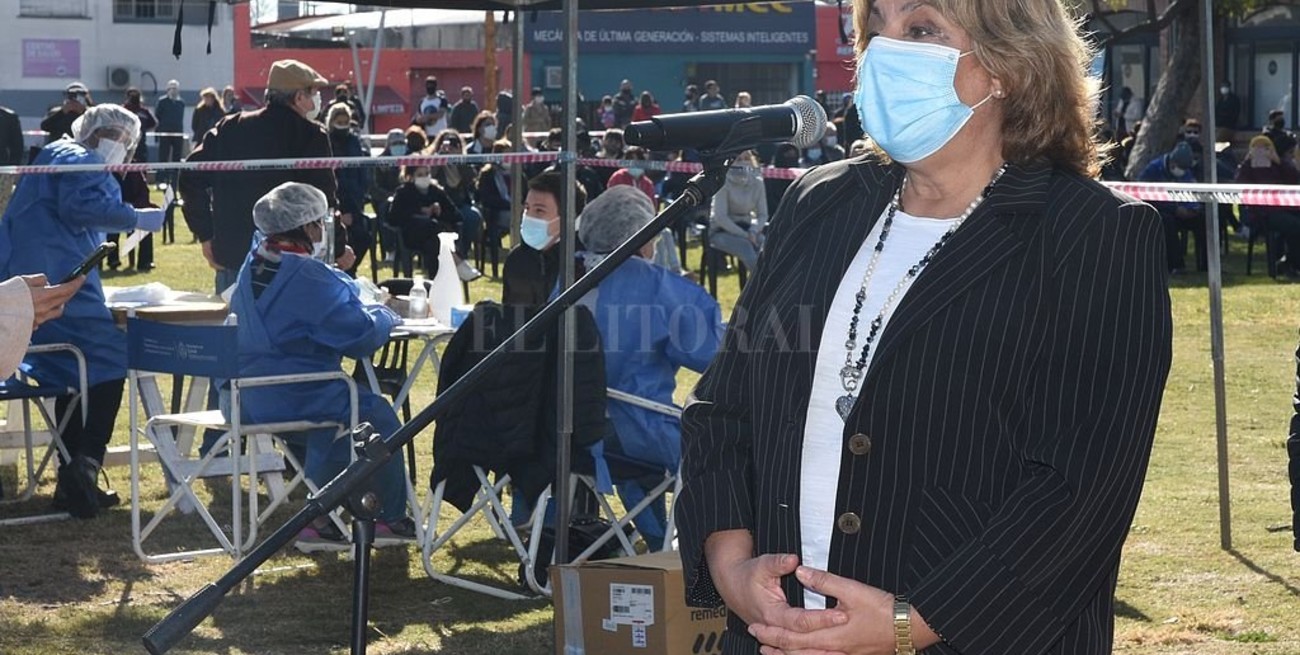 Según Martorano "en dos meses" la provincia puede completar el esquema de vacunación hasta los 18 años