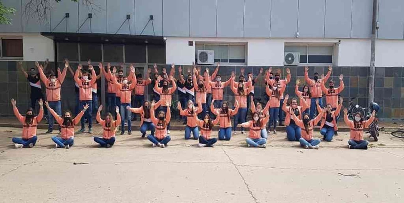 Alumnos de 5to. Año de Carlos Pellegrini piden cursar el último mes en la escuela 