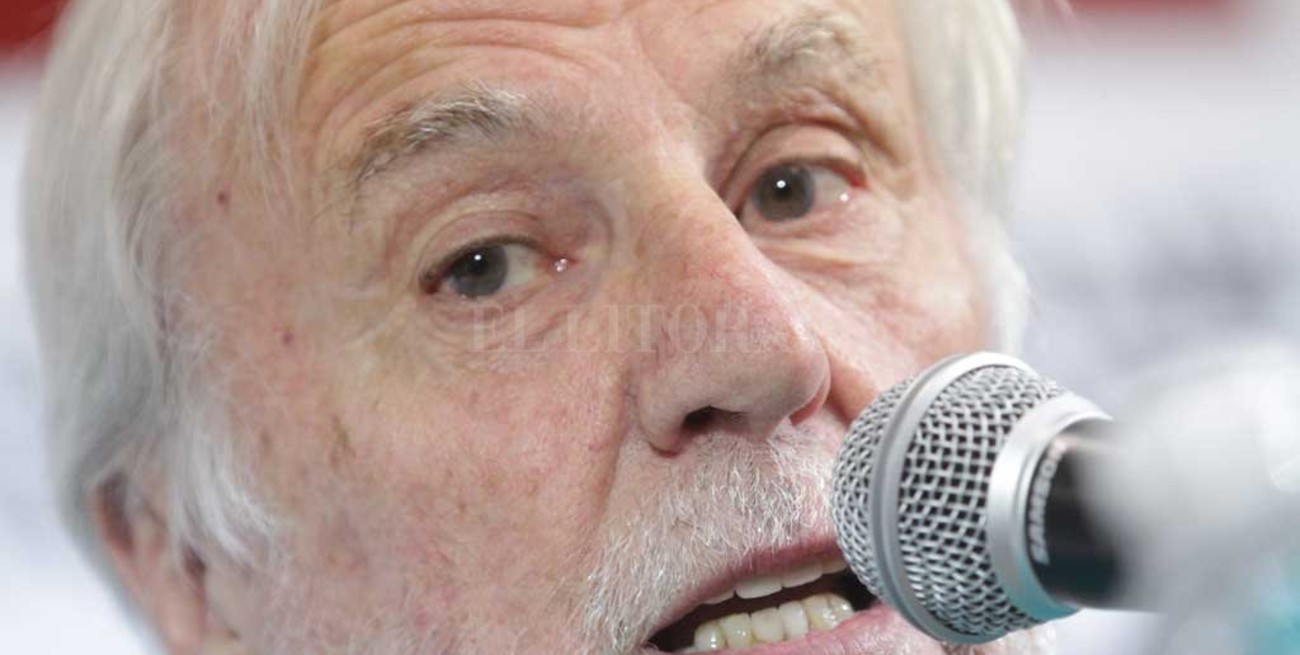 "Vignatti procede mal: se  maneja como hace 30 años", dice el representante de Pulga