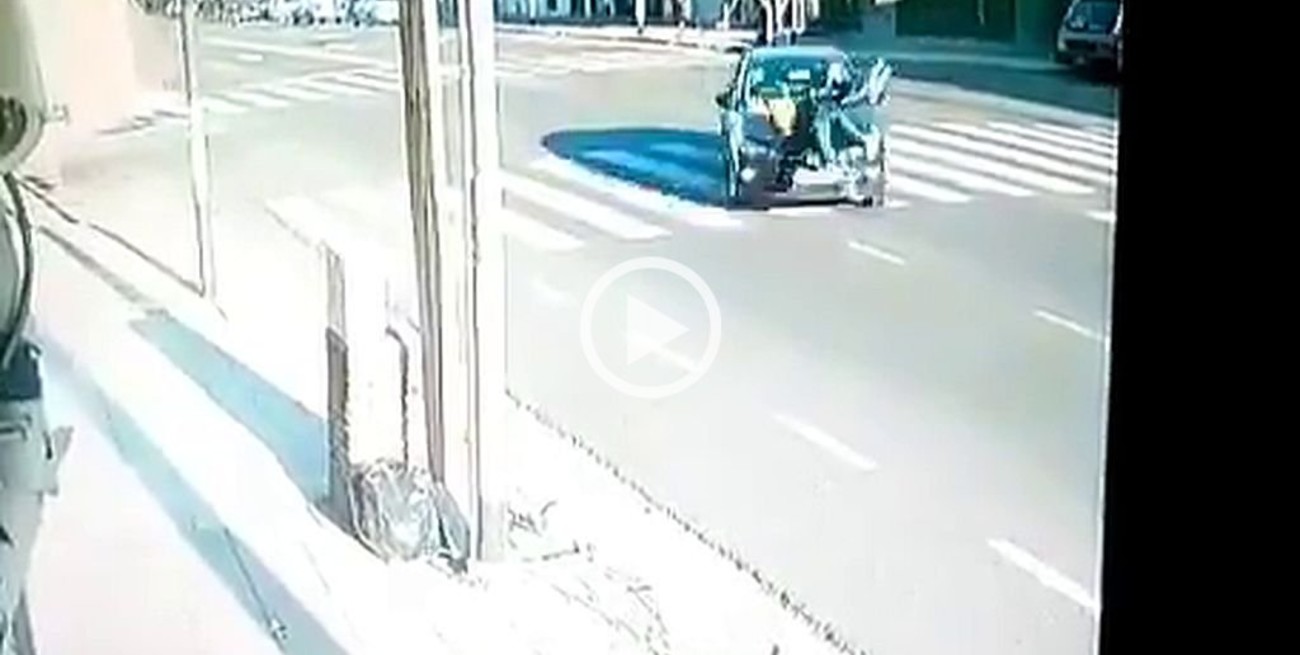 Atropelló a una mujer y se dio a la fuga: tapó la patente pero quedó filmado y fue detenido