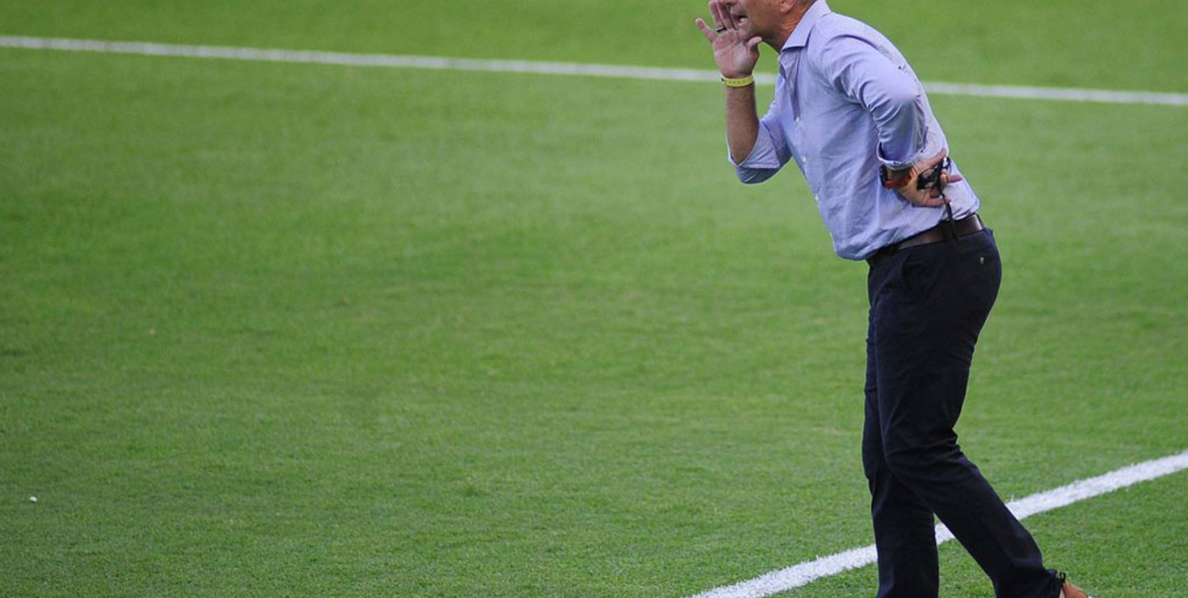 Racing busca entrenador