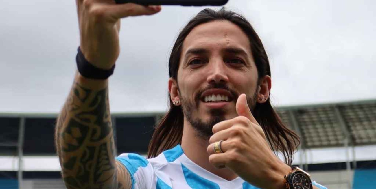 Racing presentó a Ezequiel Schelotto  