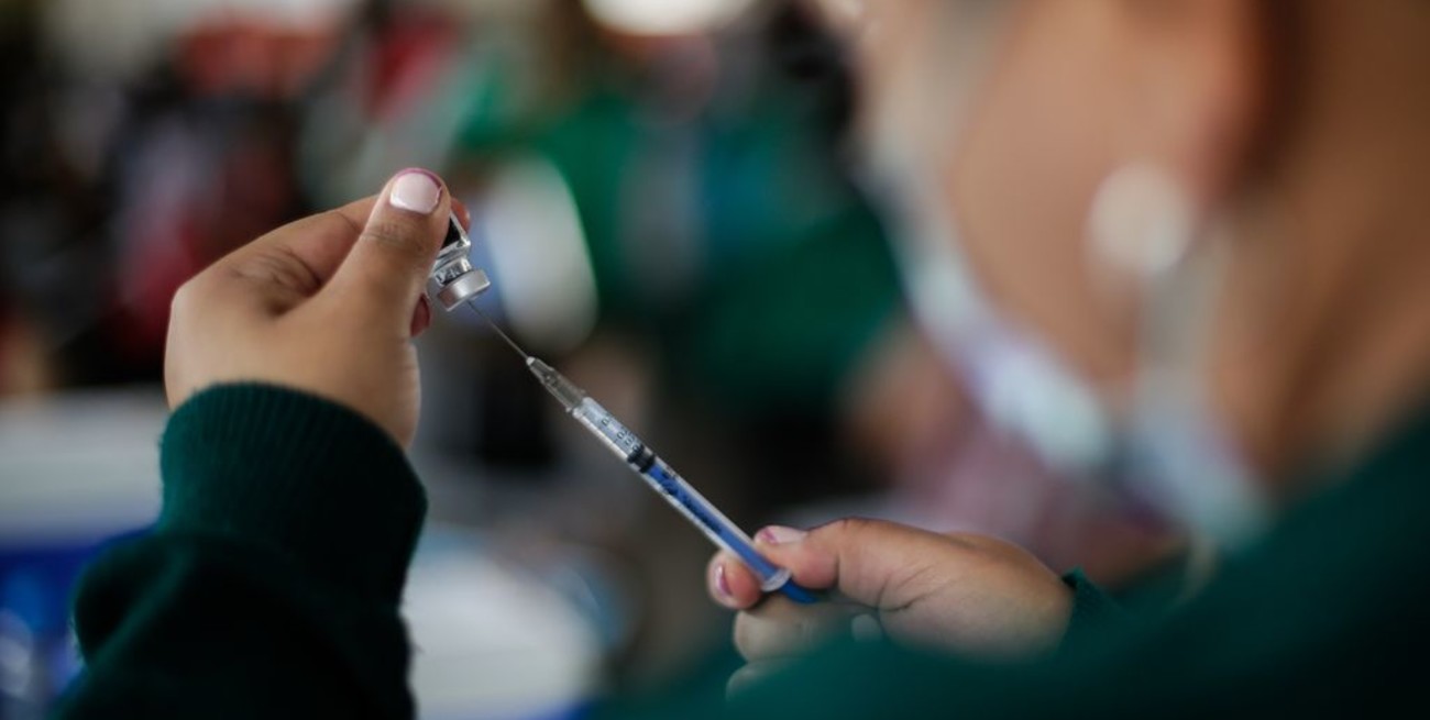 Insólito: no se pudo inscribir para recibir la vacuna contra el coronavirus porque figura como fallecida