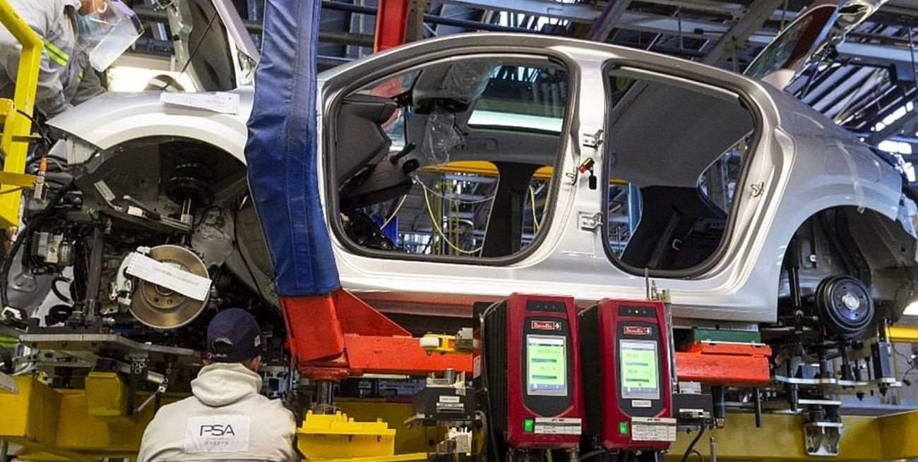 Las industrias registraron un paso atrás del 5% en mayo