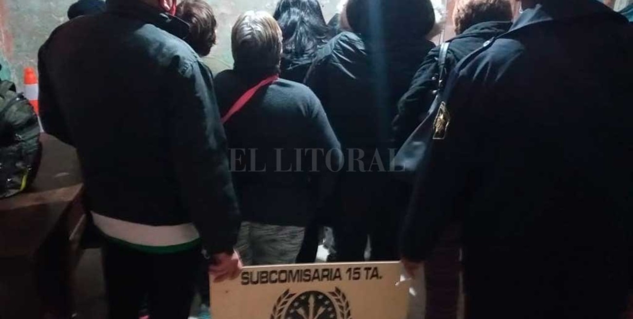 Gente grande y de   fiesta clandestina