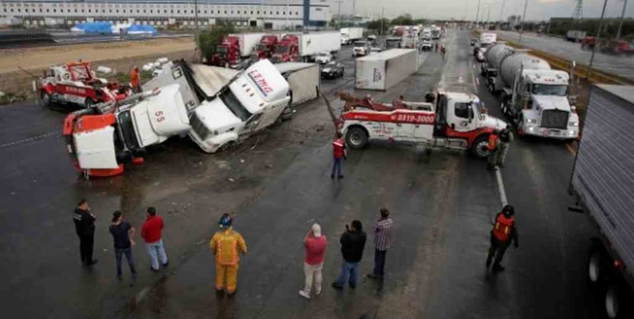 México: dos muertos dejó el paso de un tornado en el estado de Nuevo León