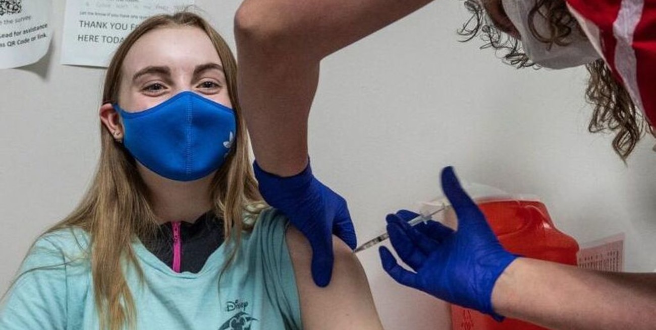 El martes definen cómo será la vacunación de menores de edad con Moderna