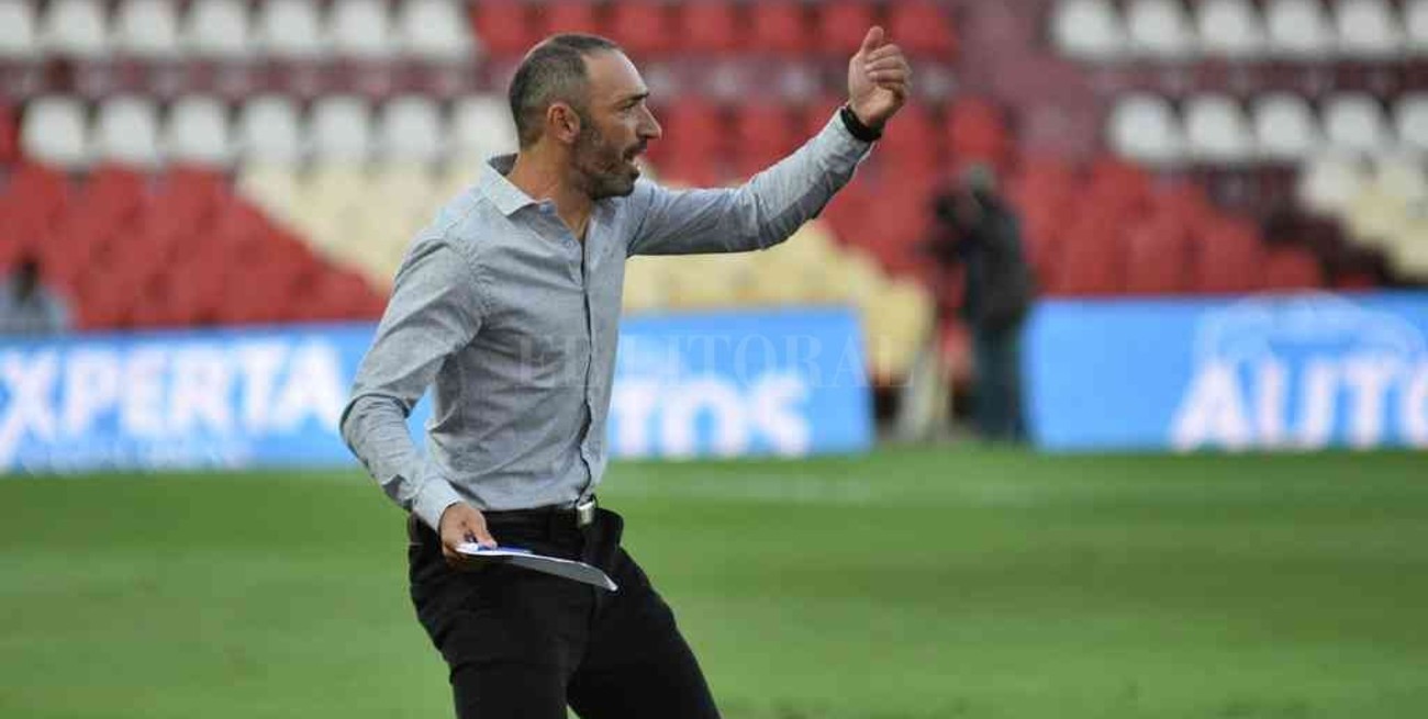 Azconzábal "chicaneó" a un periodista: "Hoy le ganamos a Boca y hay 4 de ustedes"