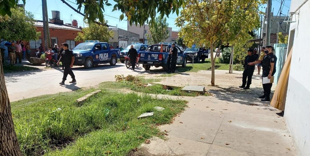 Rosario: asesinan a un hombre mientras jugaba al pool en su casa