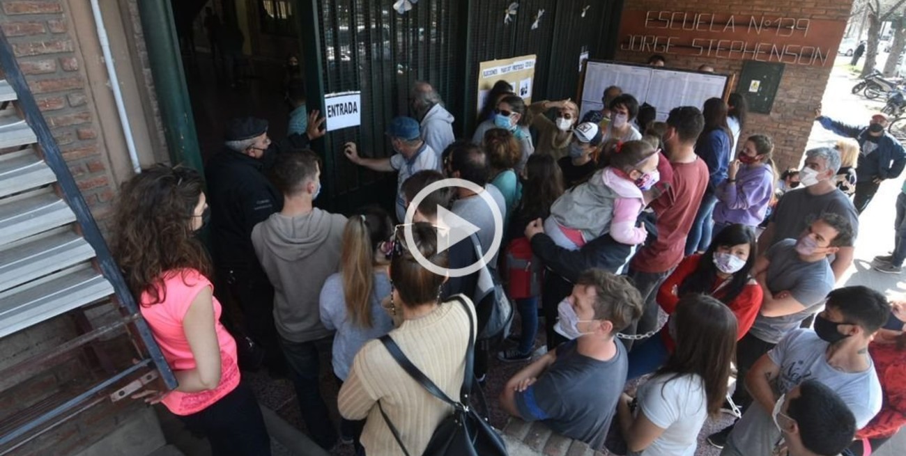 Elecciones 2021: caos y cola de hasta una hora para votar