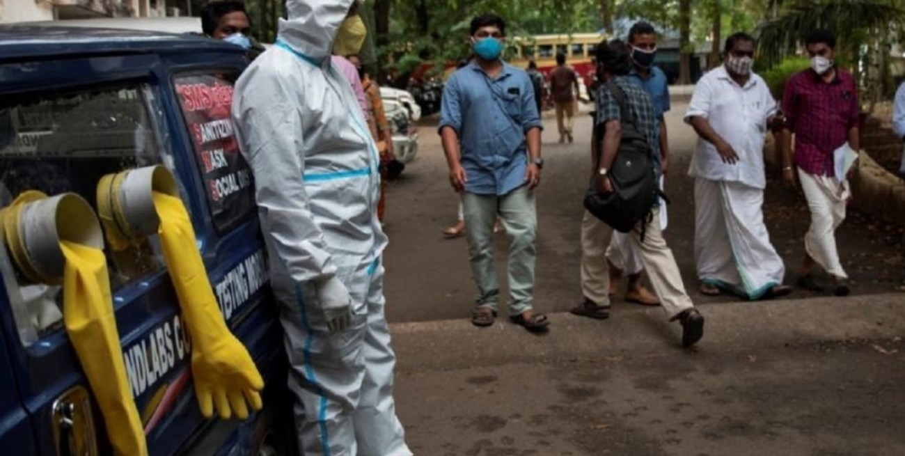 El estado de India más afectado por el coronavirus está en alerta por otro virus más letal