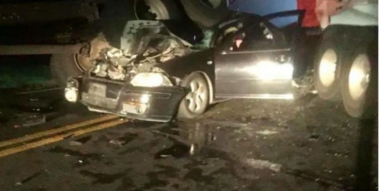 Córdoba: un chico de tres años grave luego de que un camión aplastara un auto