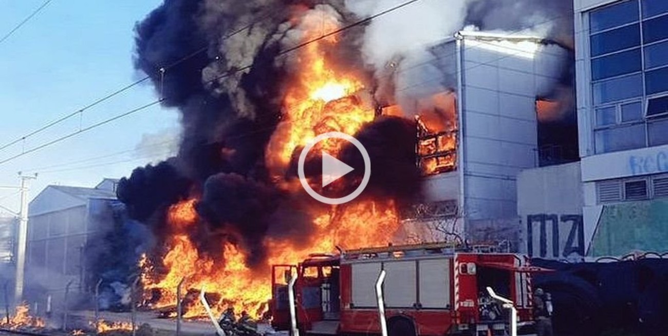 Video: se incendió la planta de la cervecería Quilmes
