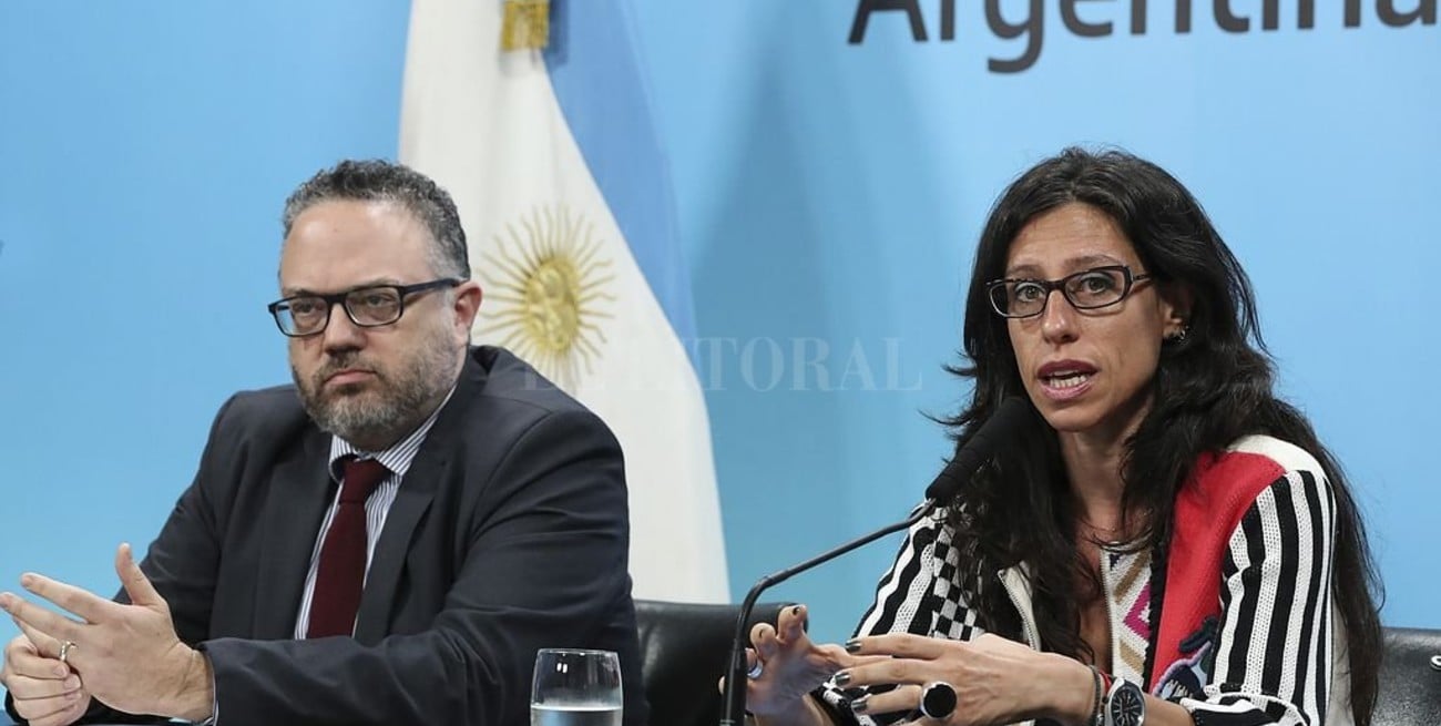 Paula Español: "Una cosa es comprar insumos en dólares y otra dolarizar la producción"