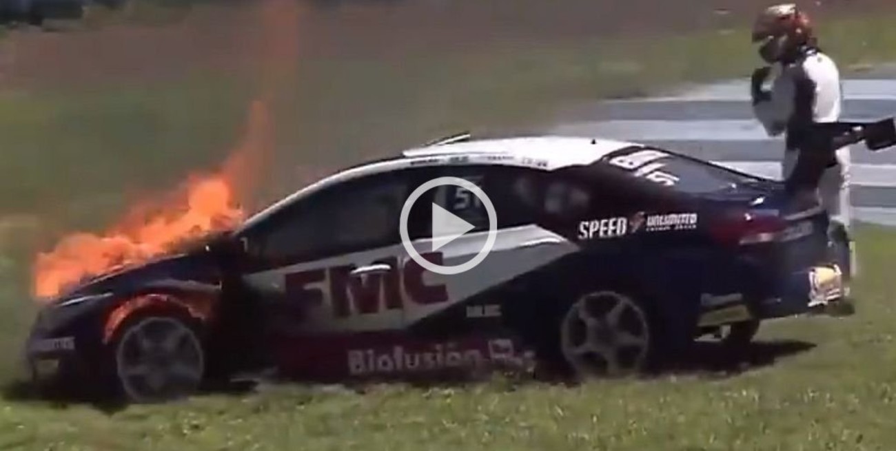 Video: a Urcera se le incendió el auto en plena carrera y las llamas alcanzaron el cockpit
