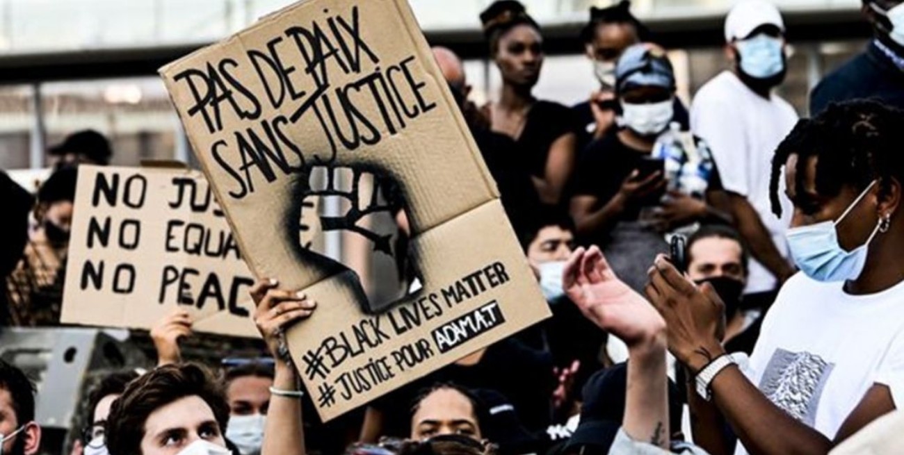 Francia prohíbe a la policía usar la técnica del estrangulamiento en las detenciones