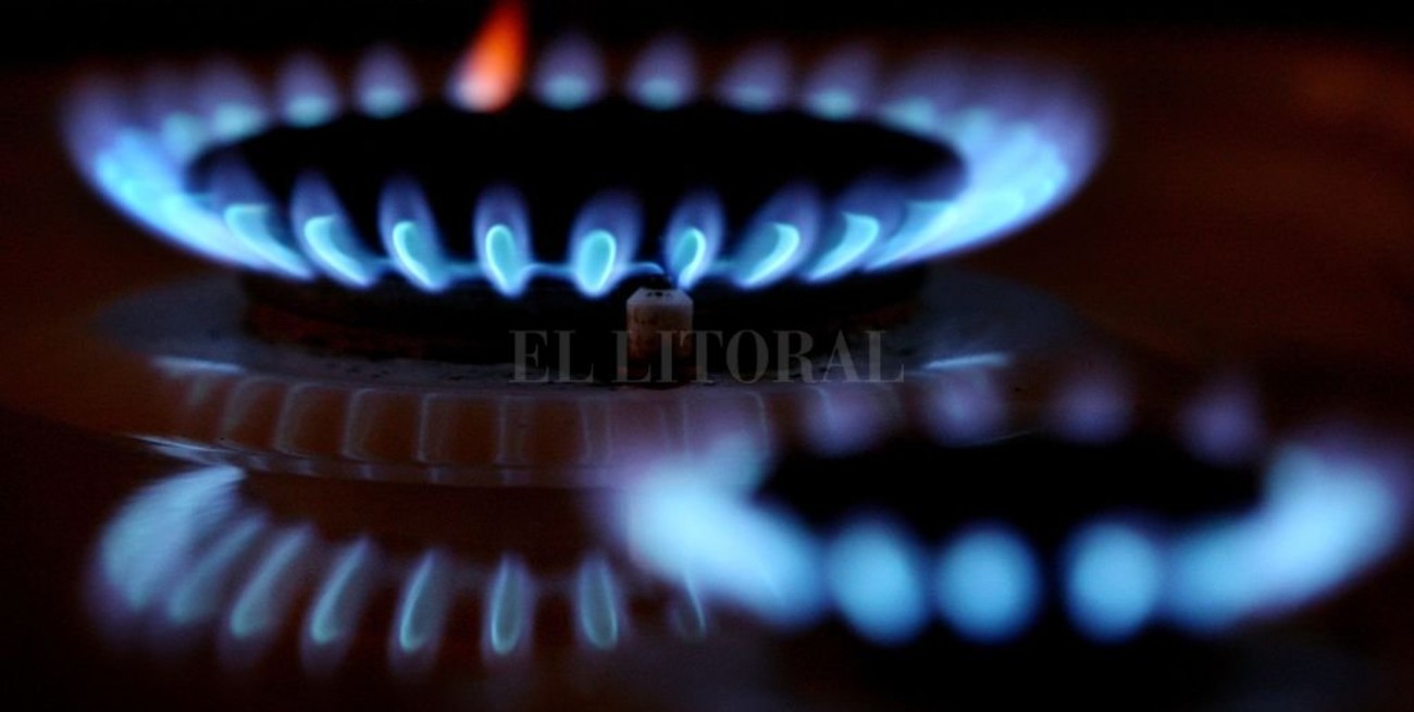El gobierno afirma que las tarifas de luz, agua y gas estarán congeladas hasta fin de año 