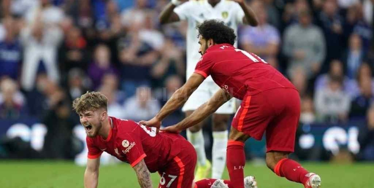 La impactante lesión de Harvey Elliot en el partido entre Liverpool y Leeds