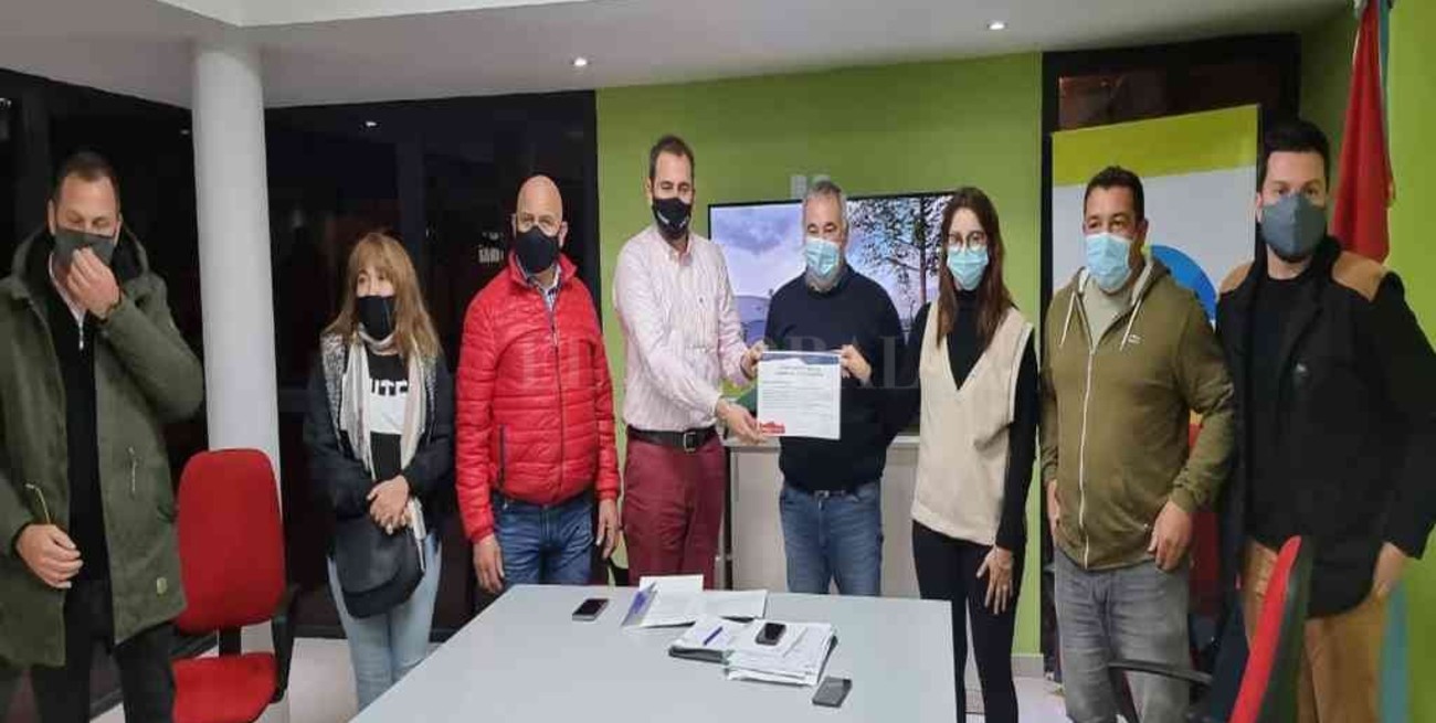 Entregaron certificados de Centro Comerciales a Cielo Abierto en Helvecia y Calchaquí