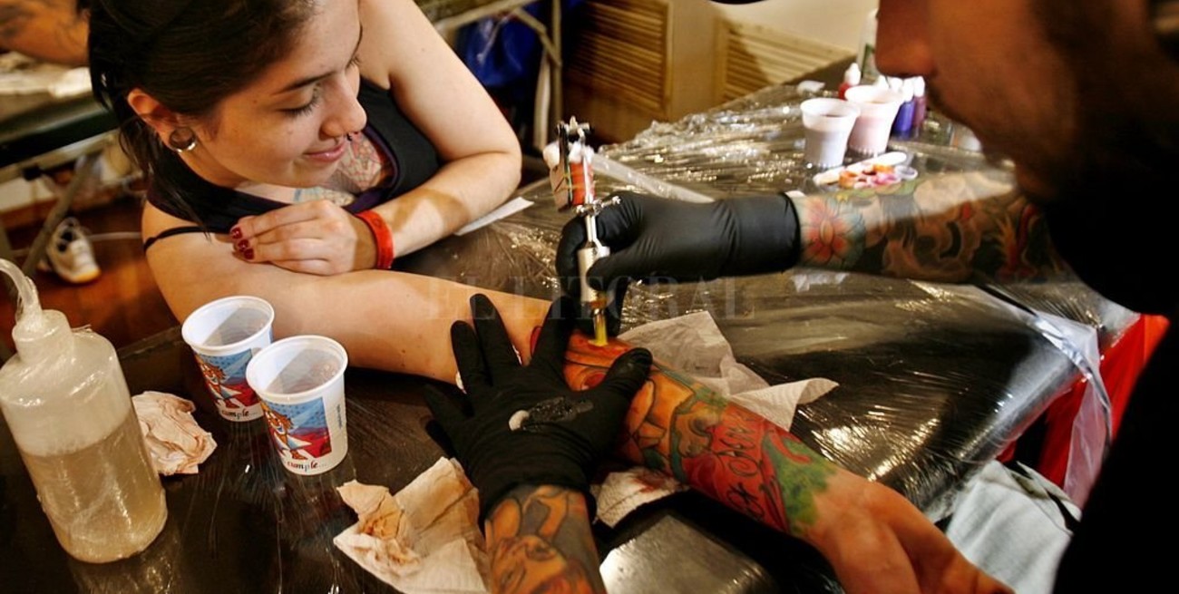 Los menores no podrán tatuarse sin permiso