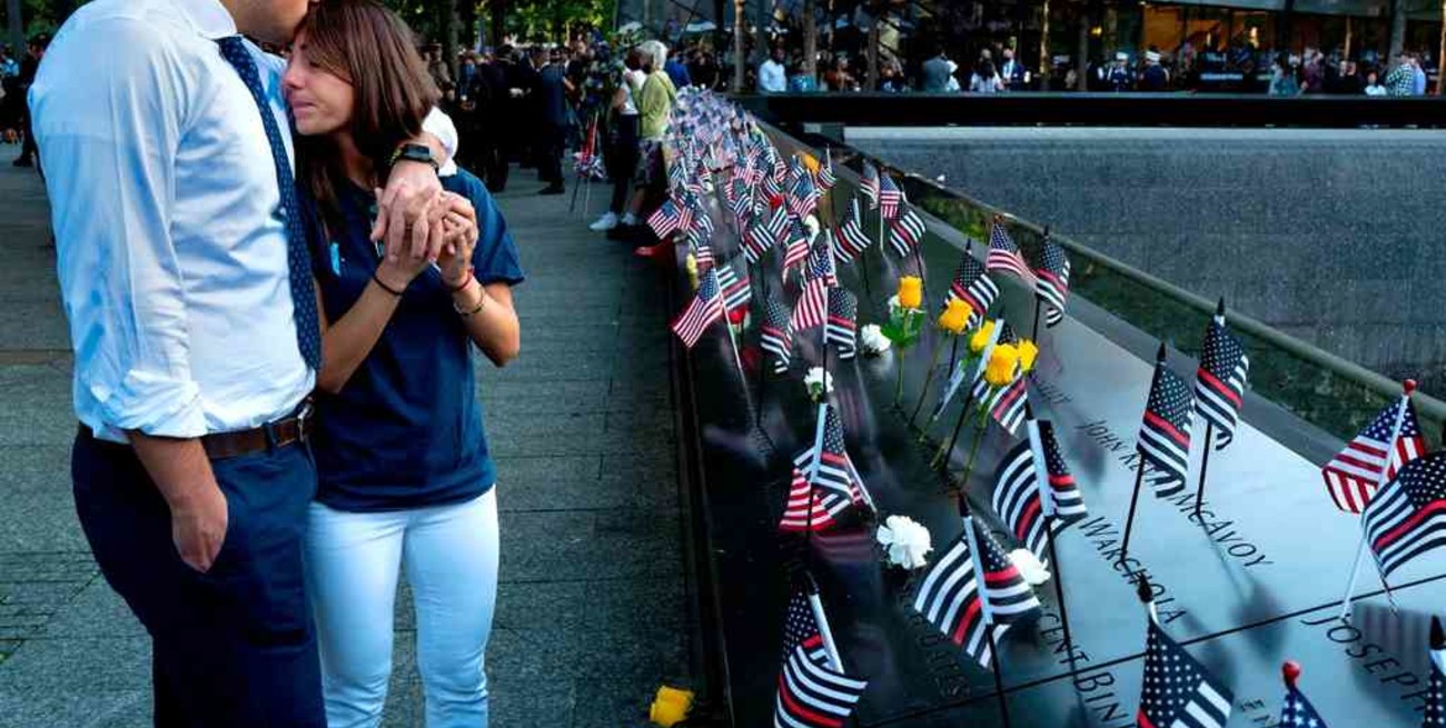 Con un minuto de silencio y el recuerdo de las víctimas, Nueva York conmemora los 20 años del 11-S
