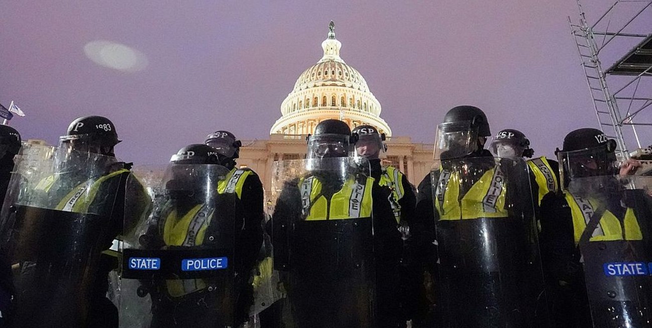 Falleció el policía herido durante el asalto al Capitolio