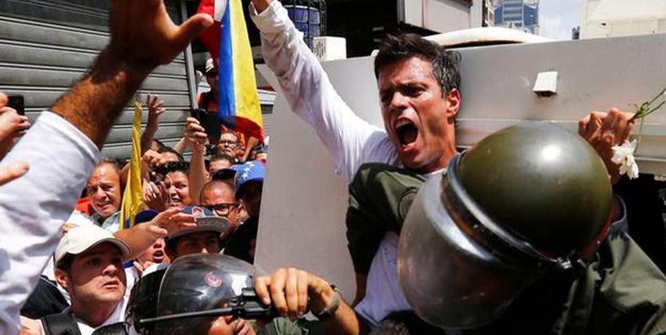 Leopoldo López abandona embajada de España y dejó Venezuela