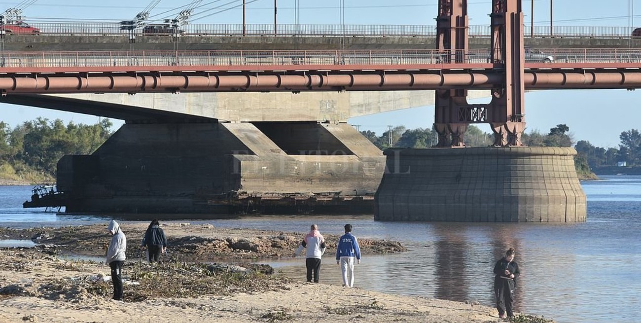 La Municipalidad advirtió que no se puede caminar por el lecho de la laguna Setúbal
