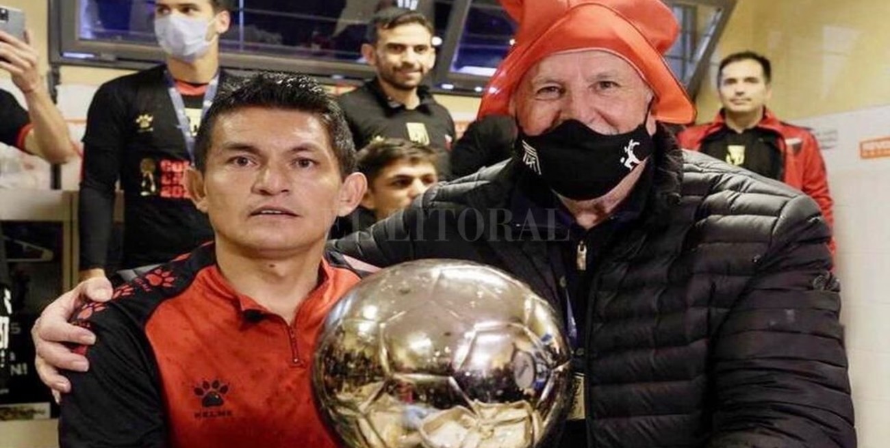 "Pulga es inteligente dentro de la cancha y con la lapicera más..."