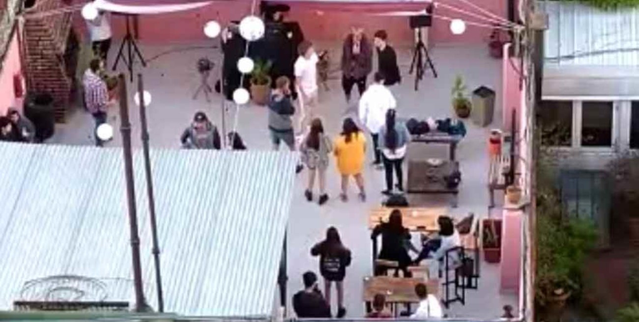 Desarticulan una fiesta clandestina en un hostel de Palermo y detienen a cinco personas 