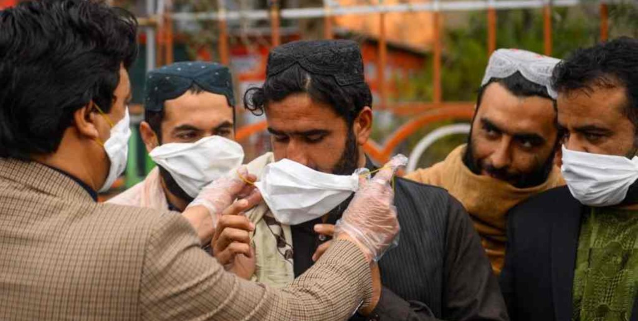 Pakistán evalúa el uso de la dexametasona tras otro récord diario de muertes por coronavirus