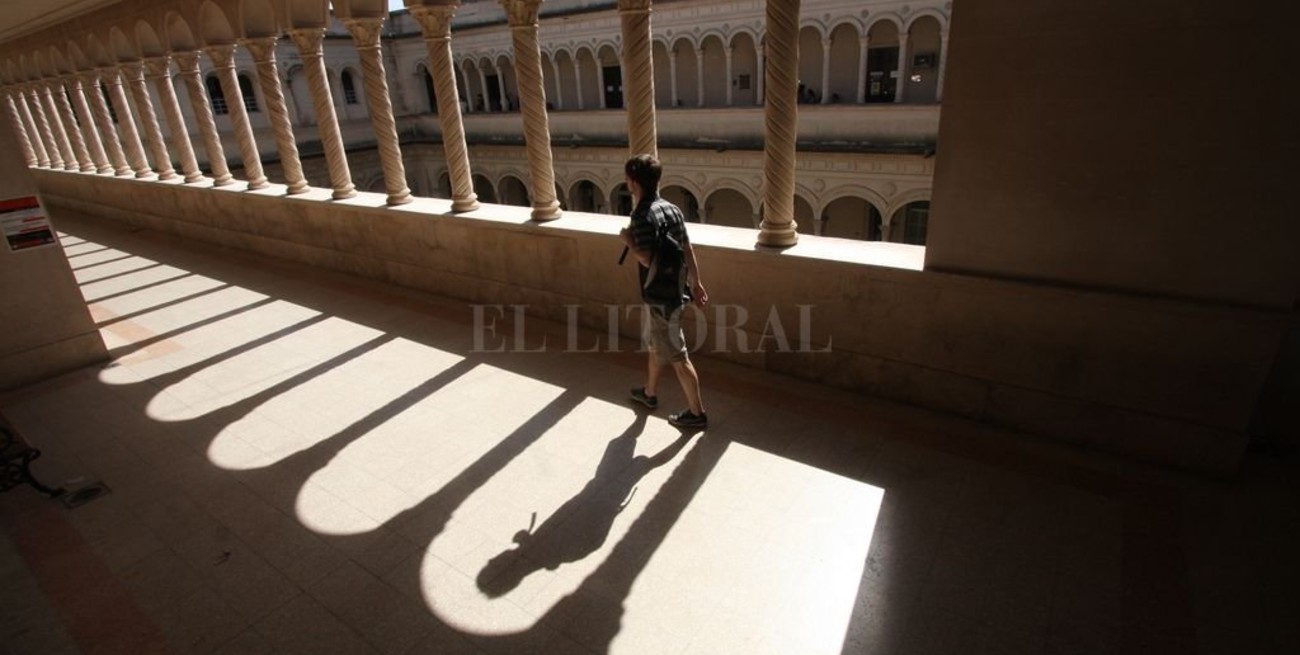 Las universidades también vuelven a funcionar a distancia