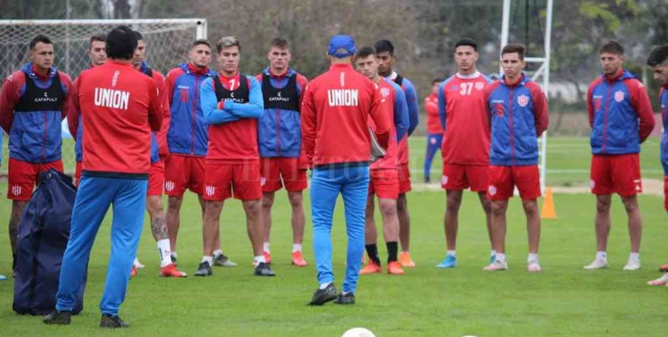 Unión va a insistir para que llegue Leandro Díaz 