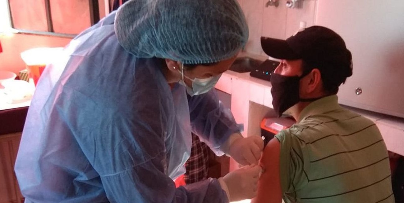 Coronavirus: Uruguay aprobó una tercera dosis de la vacuna para personas inmunodeprimidas