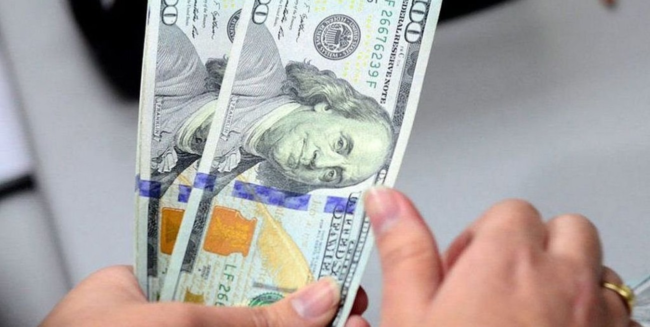 El dólar blue escaló a $ 138 y el contado con liquidación tocó un récord