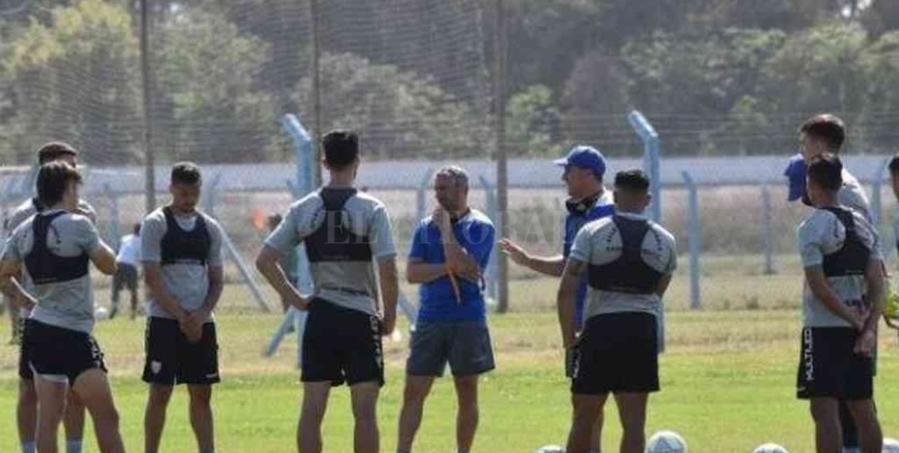 Atlético presta y vende mientras busca en el mercado de pases