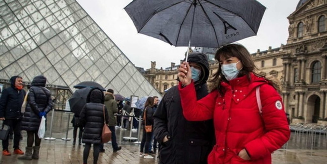 Francia aumenta los controles policiales para asegurar el uso de la mascarilla