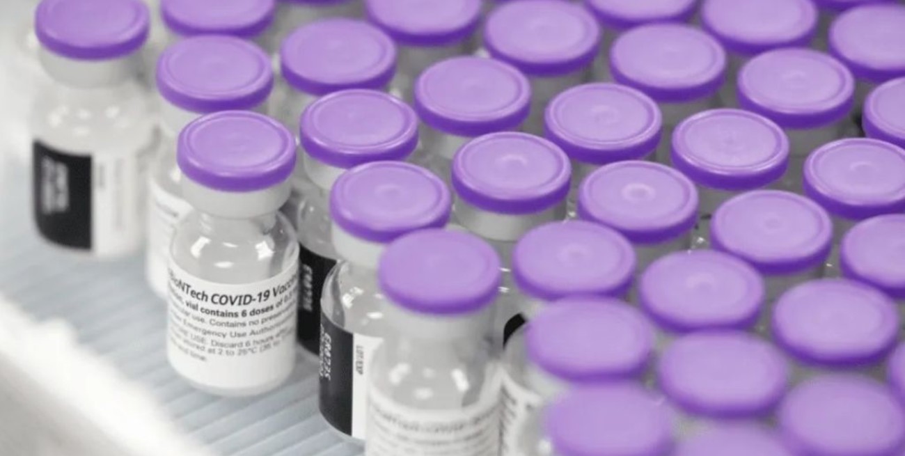 Pfizer, Moderna y J&J prometieron donar 3500 millones de vacunas