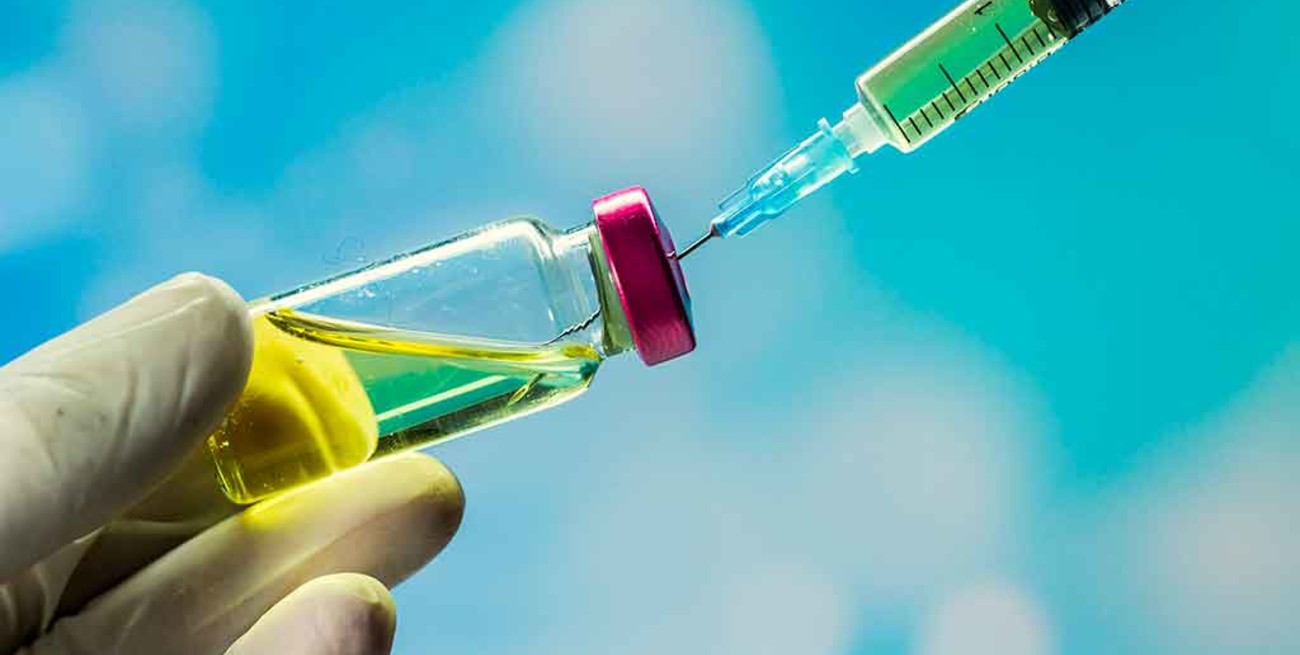 Coronavirus: arrestan a un hombre que arruinó 500 vacunas a propósito