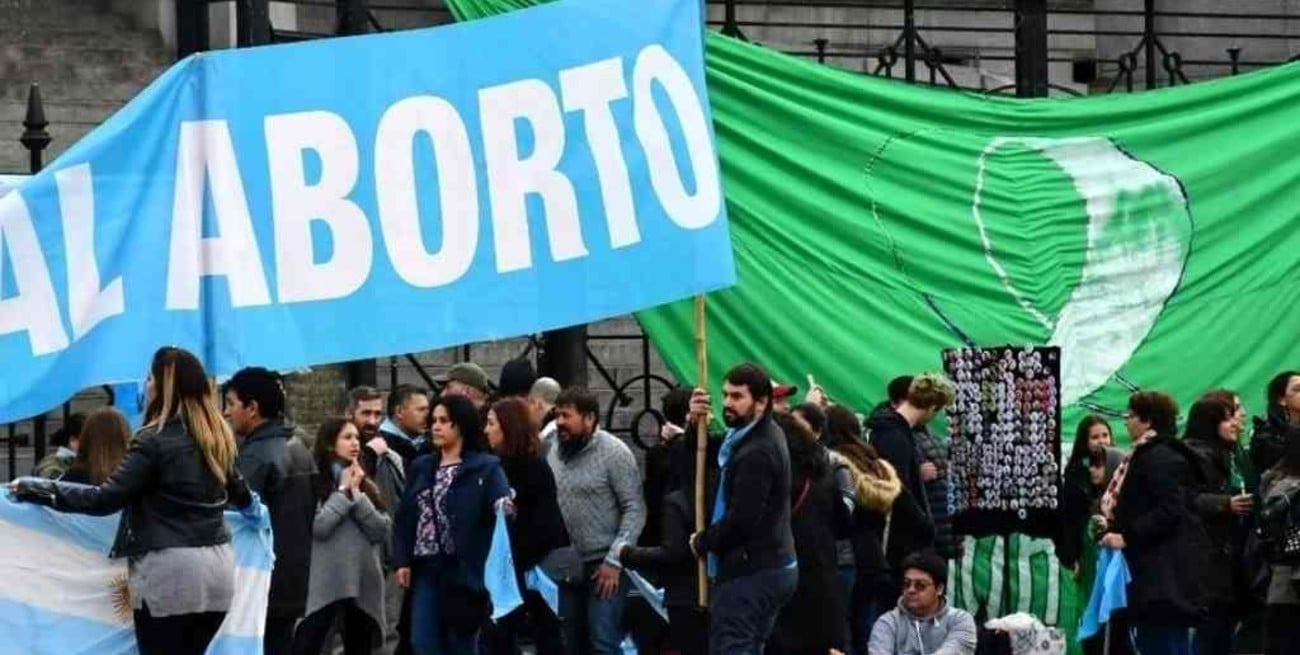 Derecho al aborto: sectores a favor y en contra comienzan preparativos para debate en el Senado
