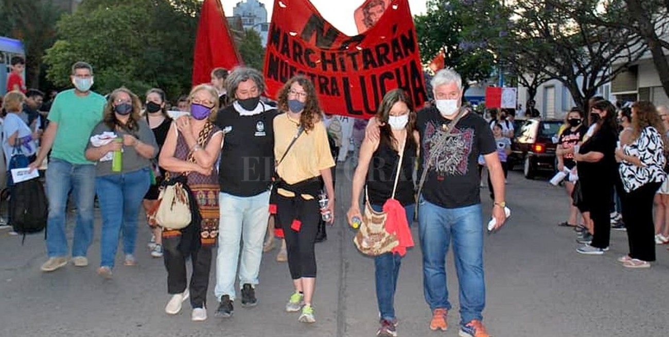 Femicidio de Florencia: marchas por justicia, la palabra del fiscal y un mural como memorial