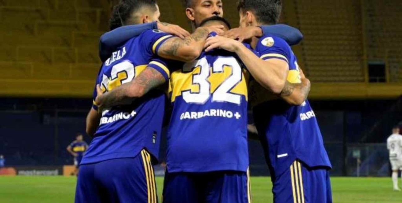 Boca goleó por 3 a 0 a The Strongest y se clasificó a los octavos de final