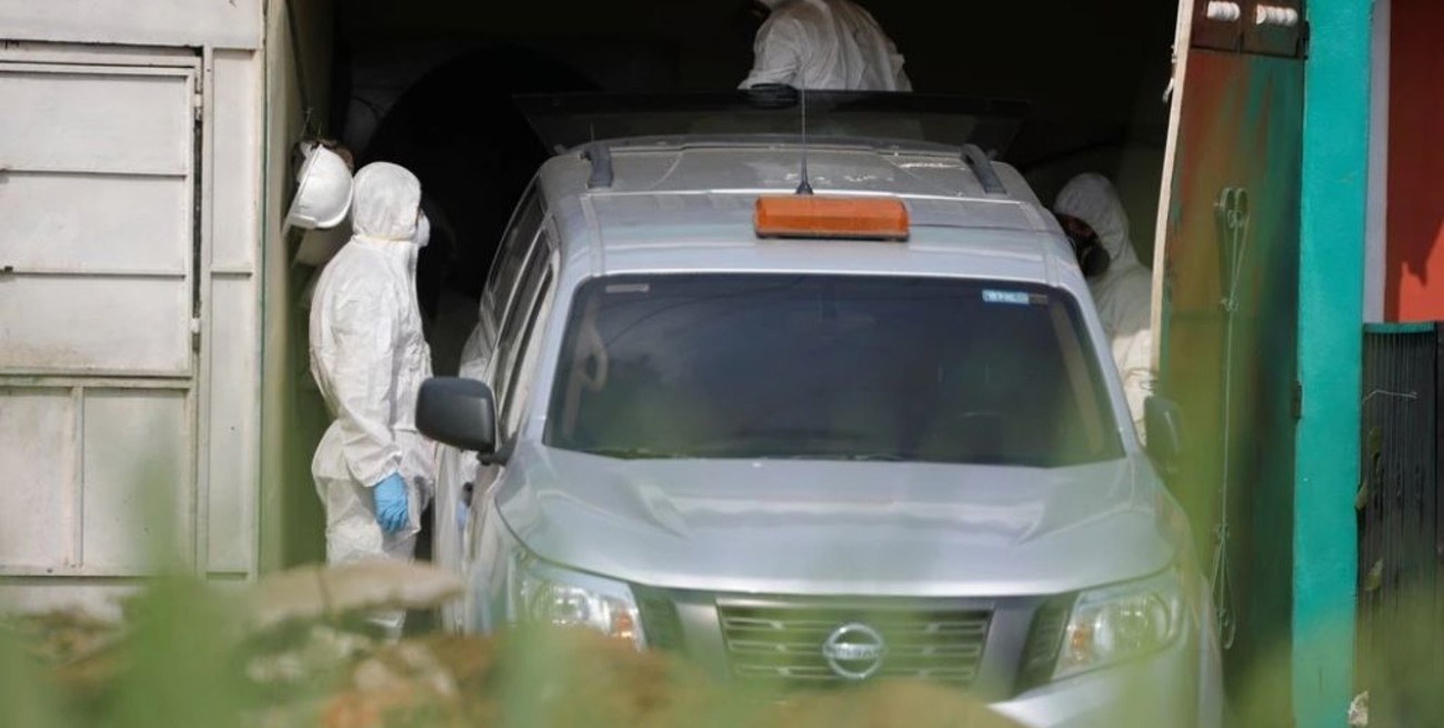 Era investigado por femicidios: en la casa de un ex policía se encontraron 14 cadáveres 