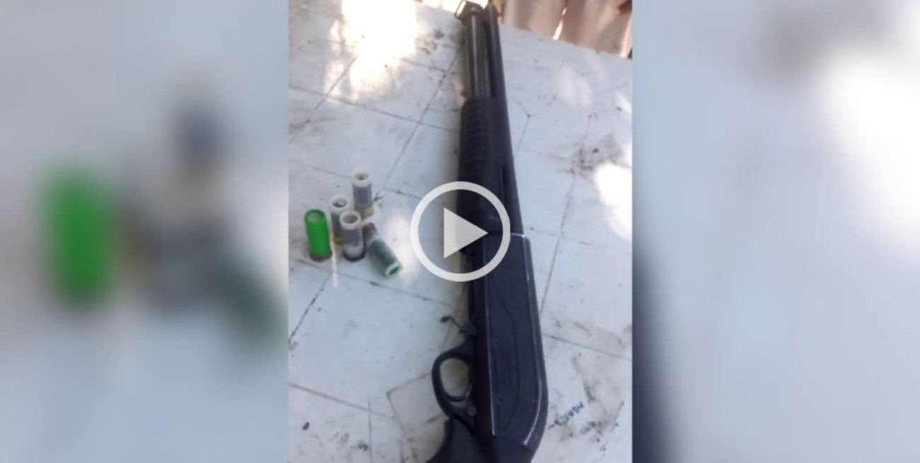 Sunchales: le robaron el arma a un policía y la exhibieron en un video