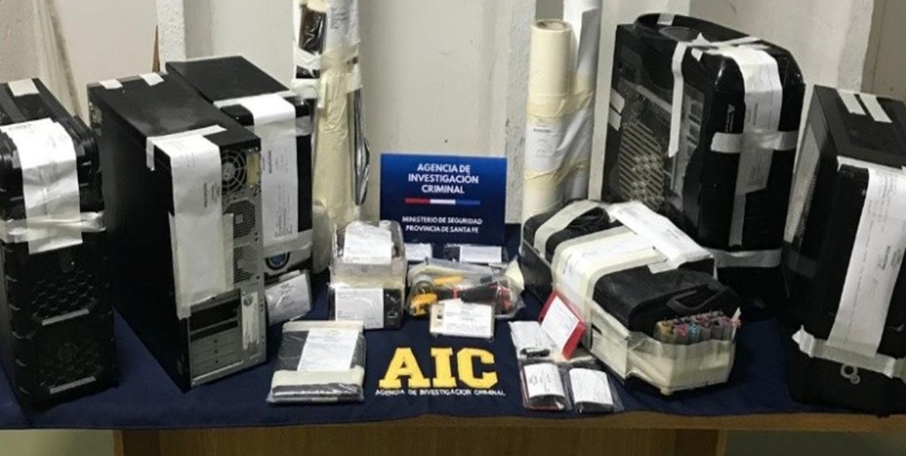 Condenaron a los tres falsificadores que vendían licencias de conducir "truchas" a través de Facebook