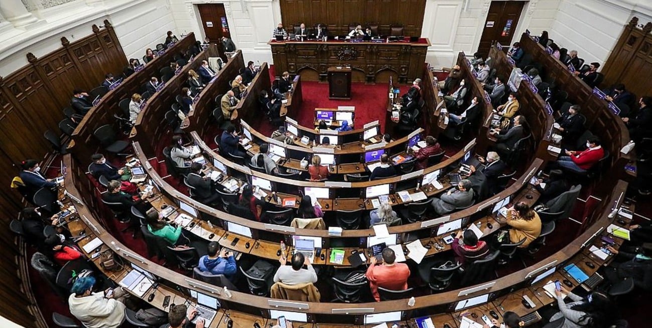 Por dos casos de Covid-19, la Convención Constituyente chilena suspendió sesiones hasta el lunes