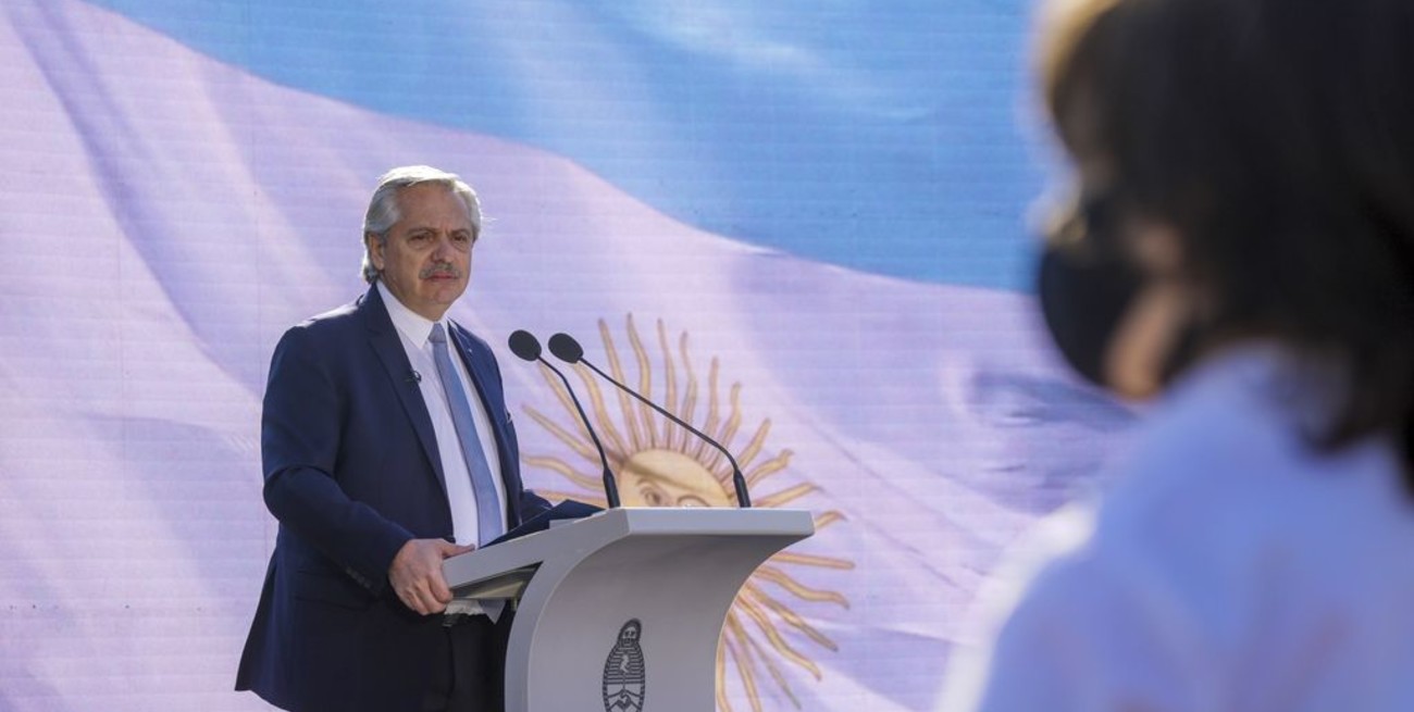 Fernández espera un PCR negativo para volver a la actividad presencial y definir cambios en el gabinete