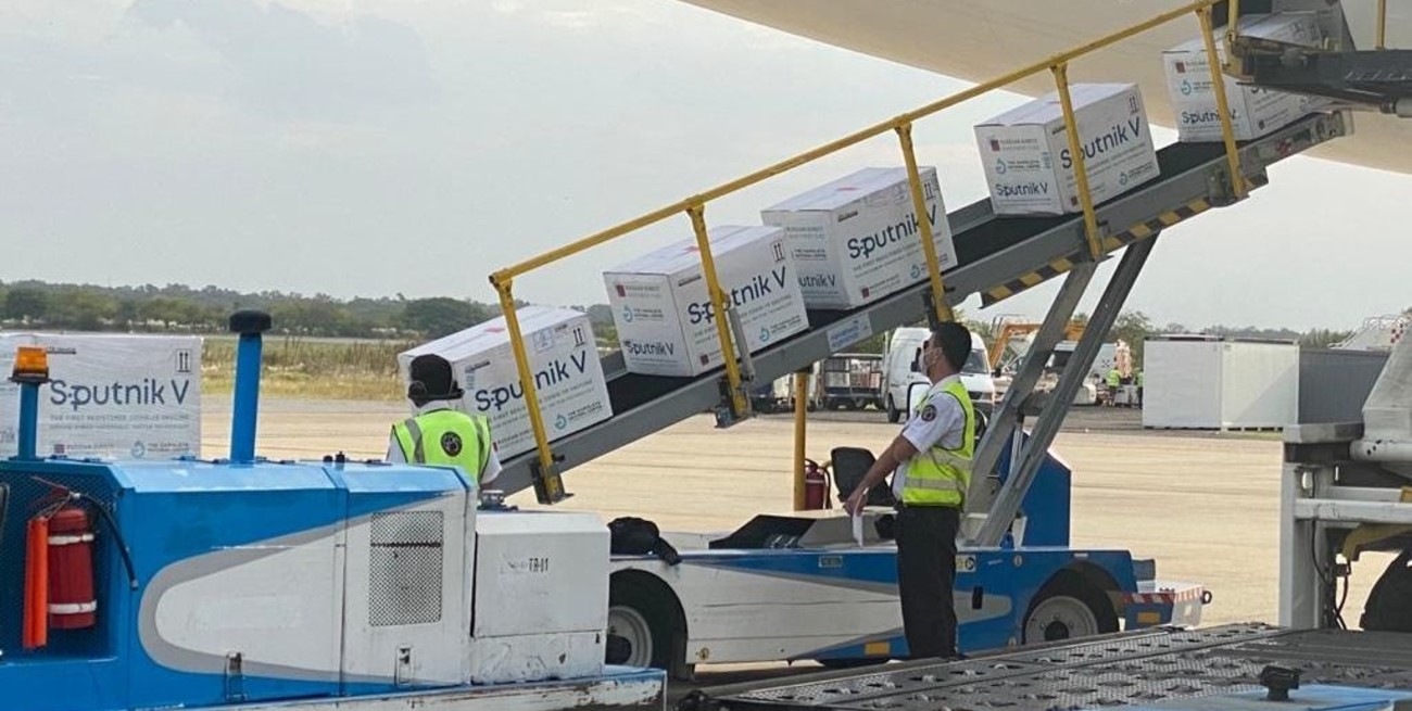 Esta tarde llega al país un avión de Rusia con vacunas Sputnik V